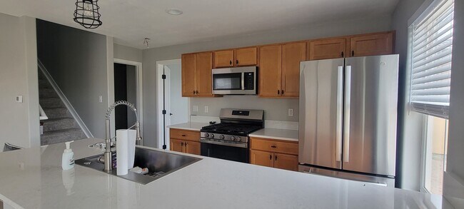 Building Photo - 3 bedroom/2.5 bath home