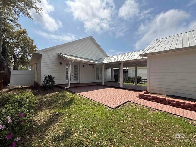 Building Photo - 10391 Emmanuel St