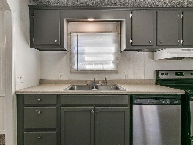 Building Photo - 7741 142nd St