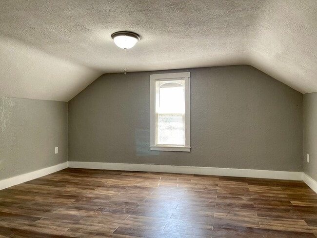 Building Photo - 1021 Hudson Rd