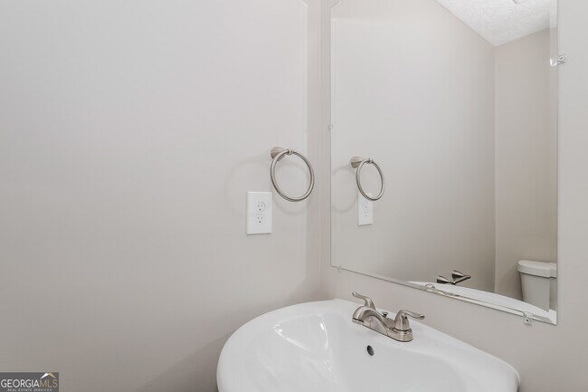 Building Photo - 5356 Olde St