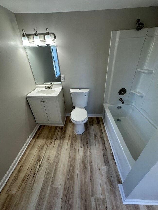 Building Photo - CHARMING, 1 BEDROOM UPPER LEVEL DUPLEX AVA...