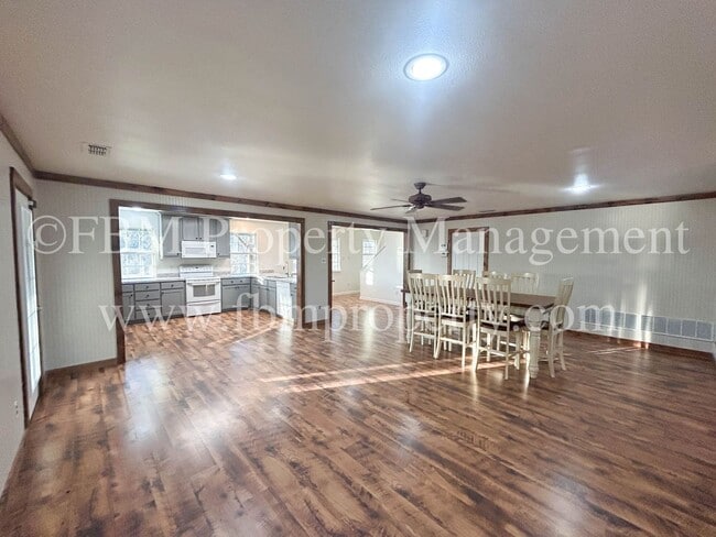 Building Photo - 1170 Lumkins Rd