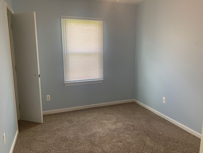 Building Photo - Quaint 3 Bedroom, 2 Bath Home in Montrose!