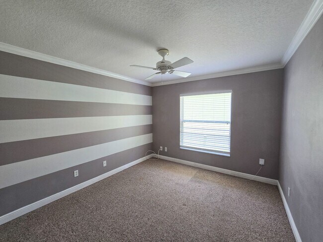 Building Photo - 4 Bedroom 2 bath in Sedona Palms