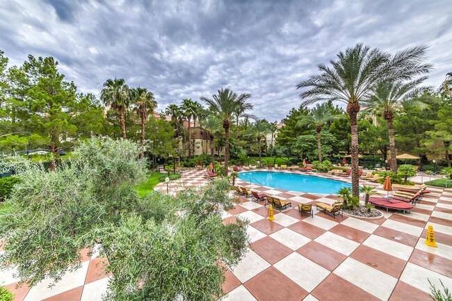 Building Photo - 210 E Flamingo Rd