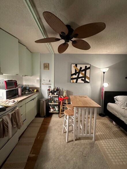 Building Photo - 2345 Ala Wai Blvd