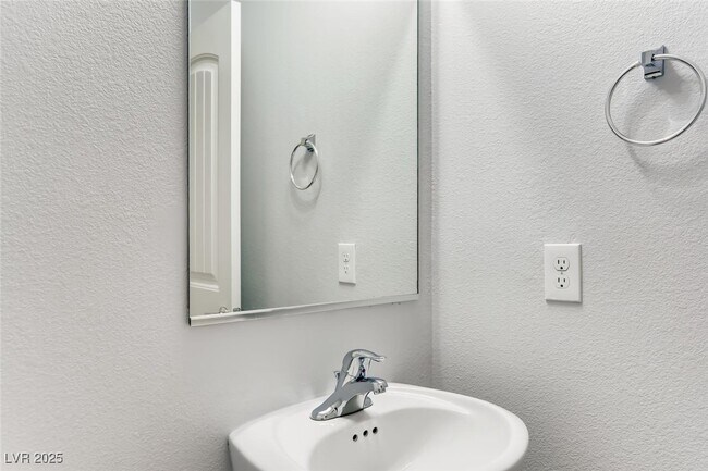 Building Photo - 6828 Majestic Palm Dr