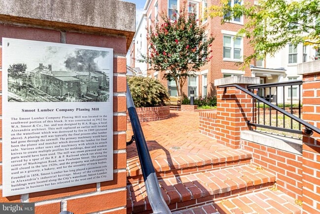 Building Photo - 910 Powhatan St