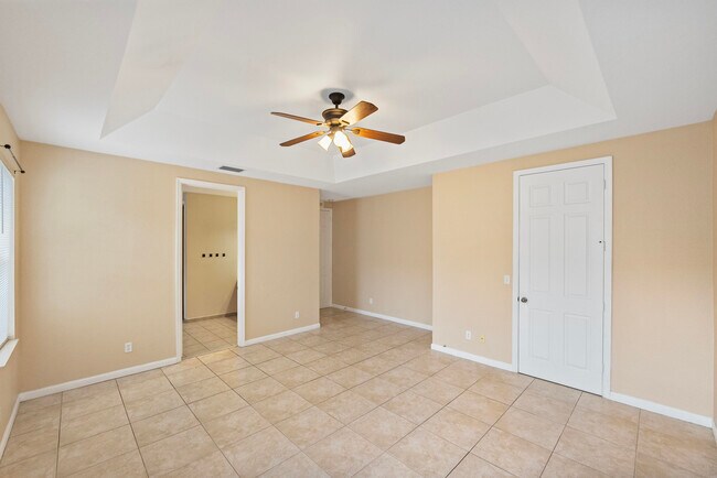 Building Photo - 2567 SE Ruskin Dr