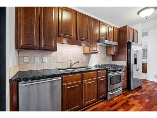 Building Photo - 317 Groveland Ave