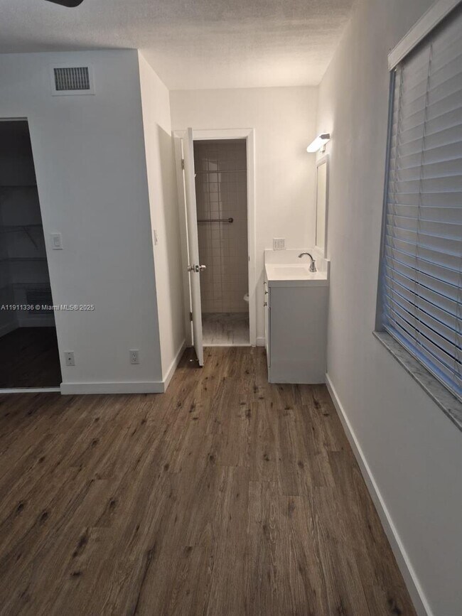 Building Photo - 116 NW 60th Ave