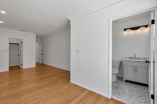 Building Photo - 223 S Le Doux Rd