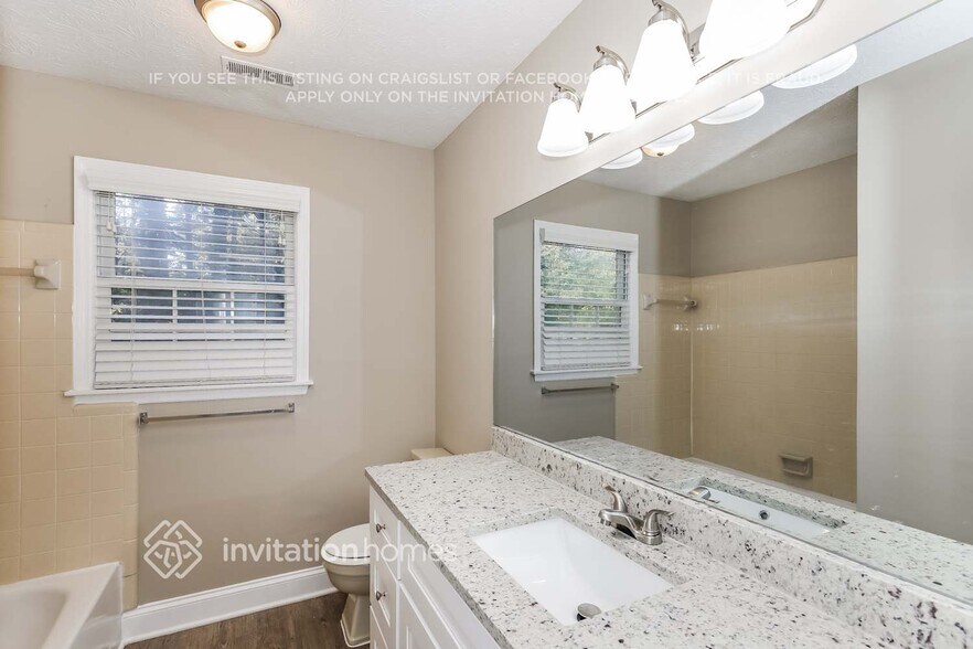 Building Photo - 2498 Quentin Dr