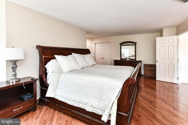 Building Photo - 641 Meade Dr SW