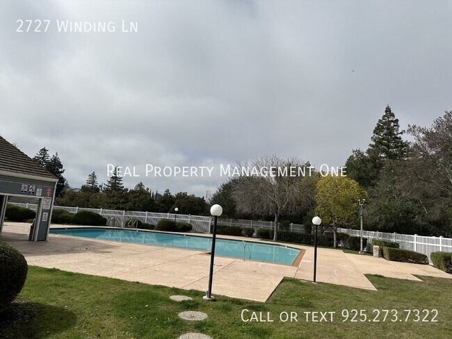 Building Photo - 2727 Winding Ln