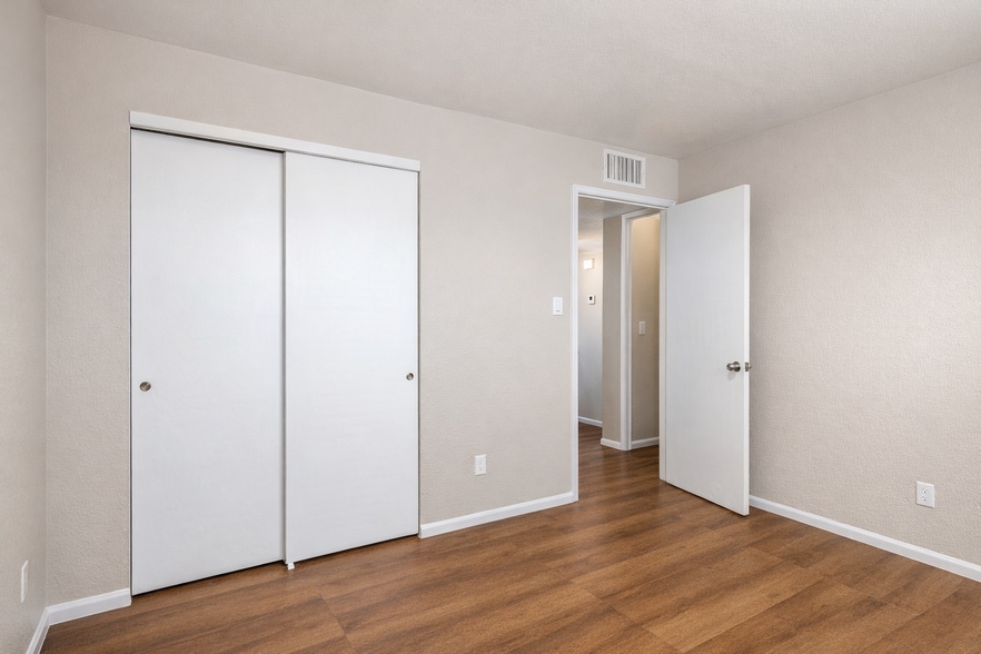 Building Photo - 815 N Arbor Ave