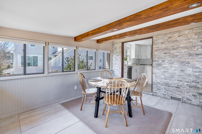 Building Photo - 855 Riverside Dr