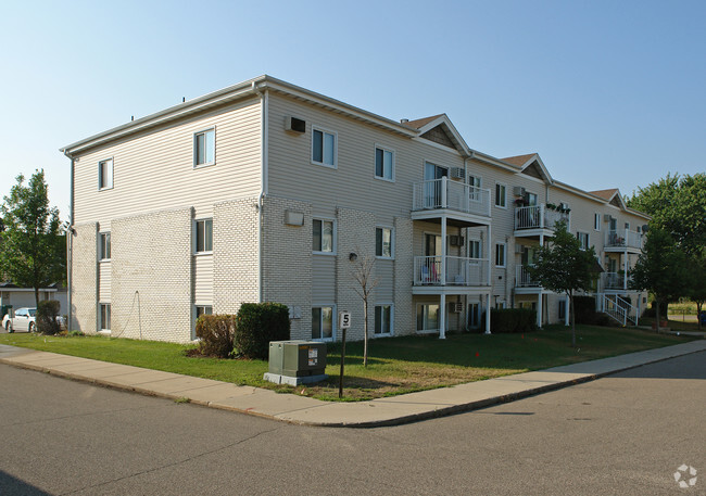 Building Photo - Silver Lake Commons