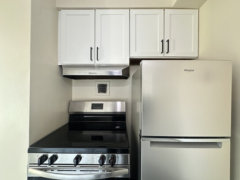 Building Photo - 1400 Chicago Ave