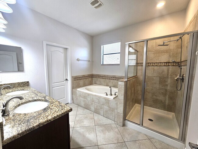 Building Photo - 2718 Atherton Dr