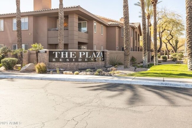 Building Photo - Fantastic Scottsdale condo in the Plaza Residences
