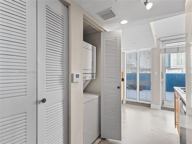 Building Photo - 7600 Collins Ave