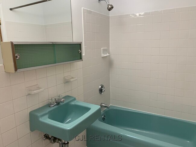 Building Photo - 3 Viking Ct