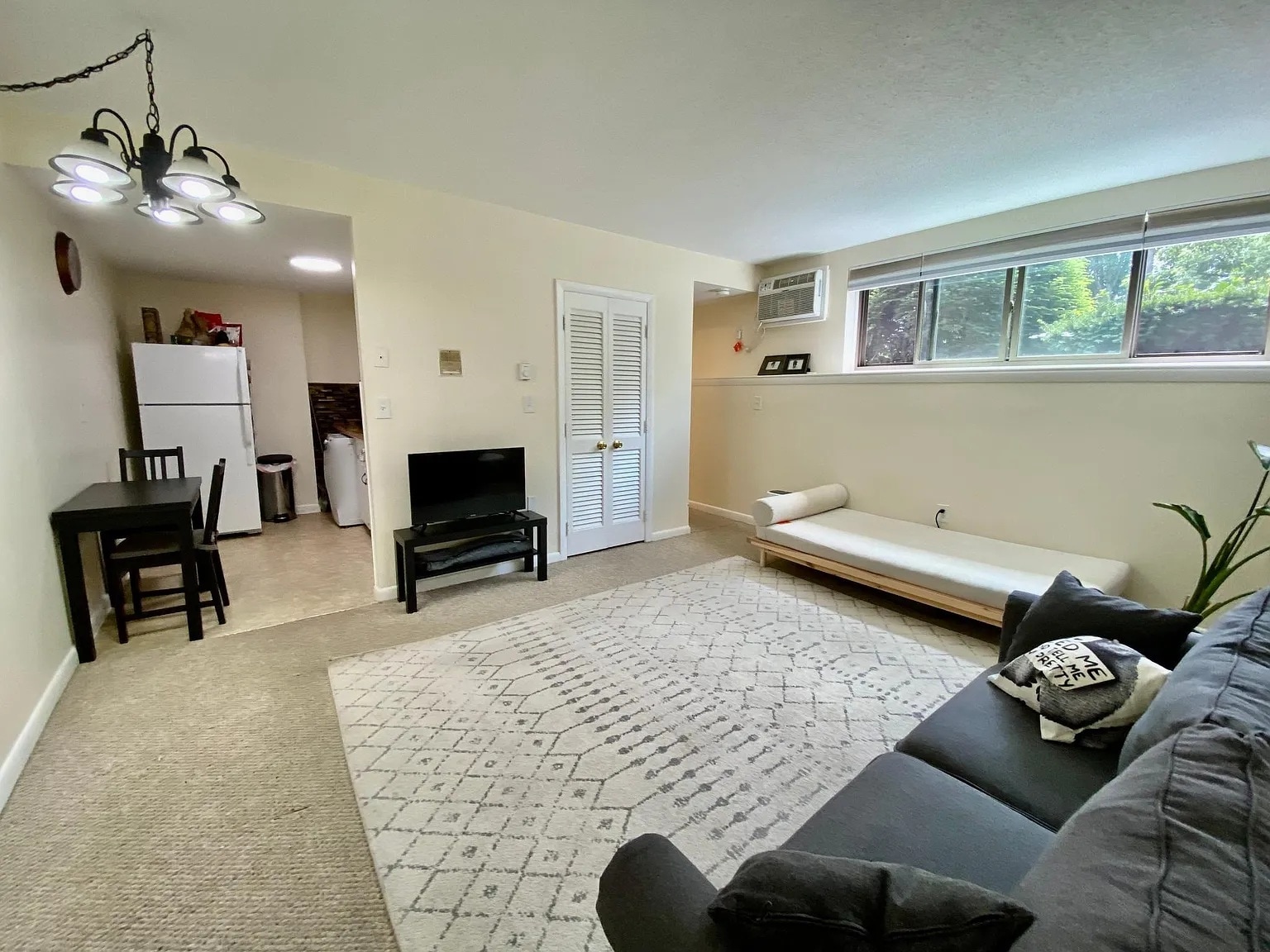 Living room - 20 School Ave