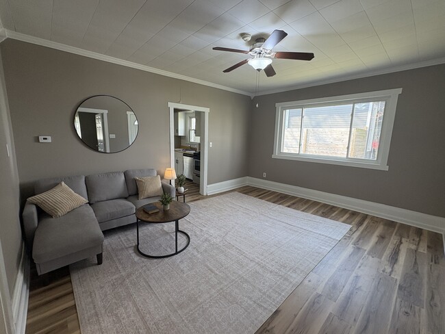 Building Photo - 645 Forest Ave