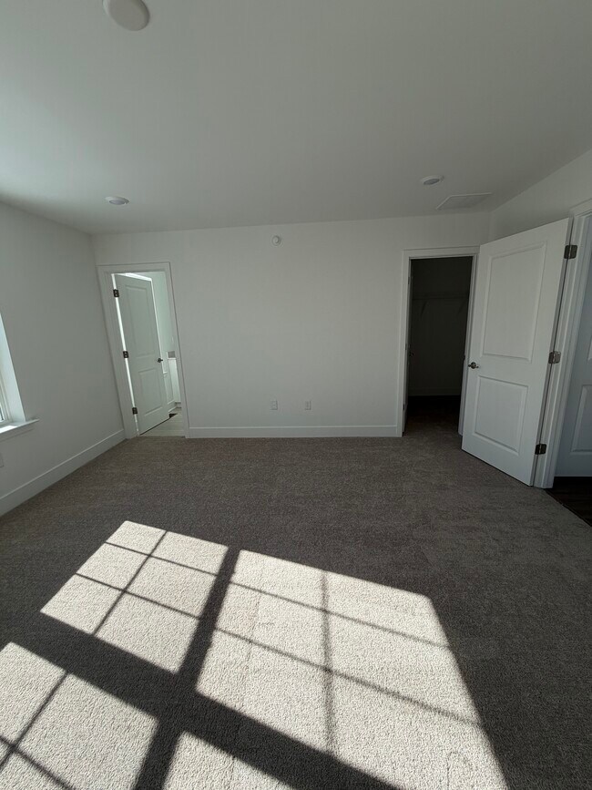 Building Photo - 36 Primrose Ct