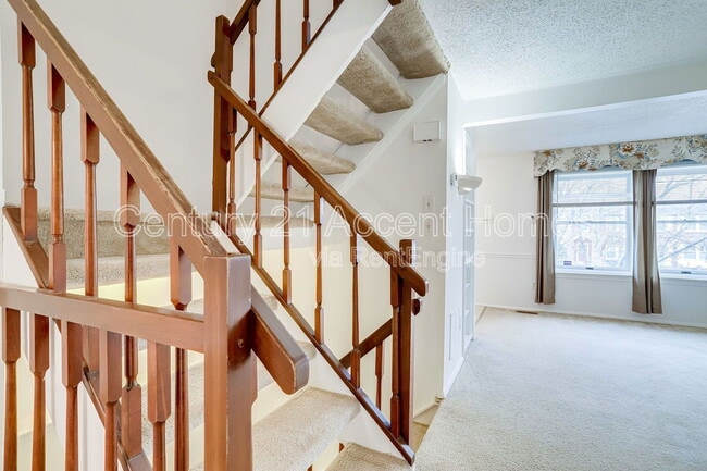 Building Photo - 5328 Larochelle Ct