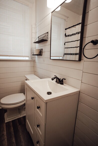 Building Photo - 4974 Chippewa St