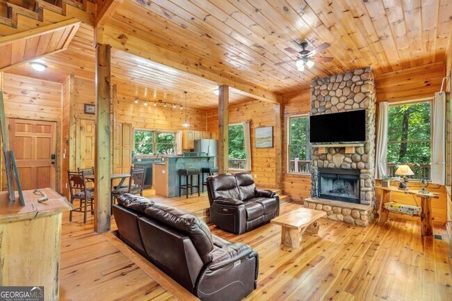 Building Photo - 417 Hickory Ridge Dr