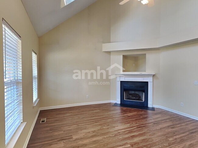 Building Photo - 427 Parrish Hill