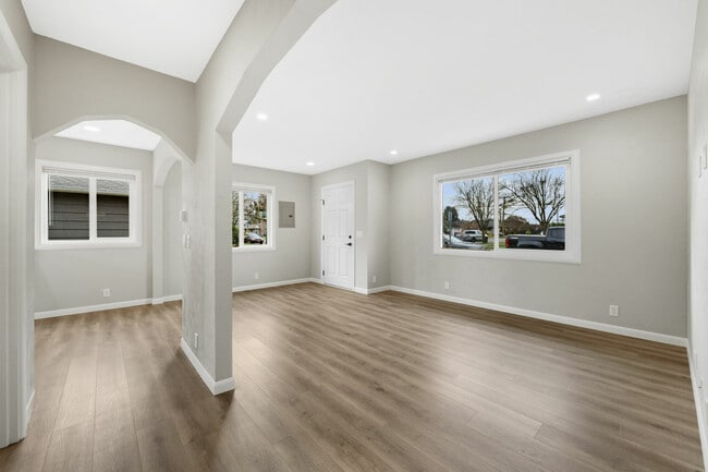 Building Photo - 903 Bonney Ave