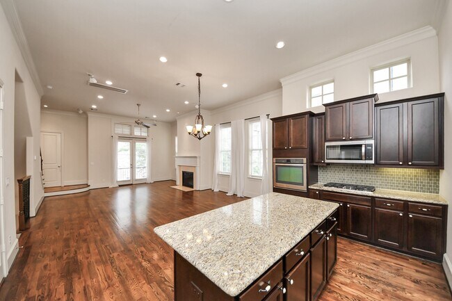 Building Photo - 2061 Fannin Station N