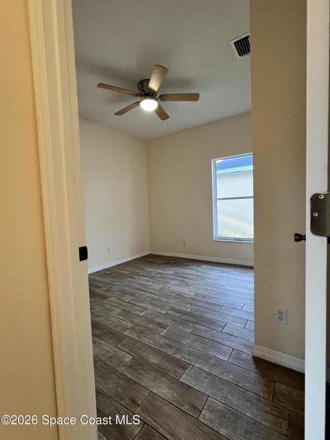 Building Photo - 957 Bimini Ave