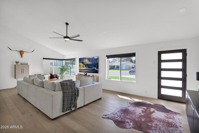 Building Photo - 7629 N Vía De Los Ninos