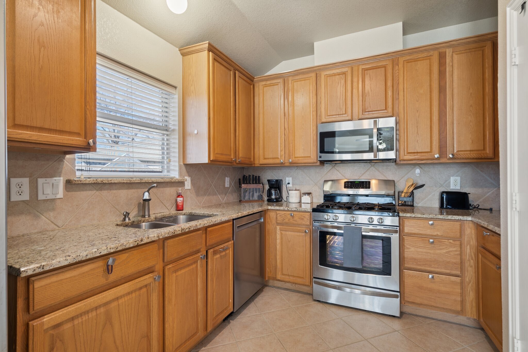 Building Photo - 107 Loda Ct