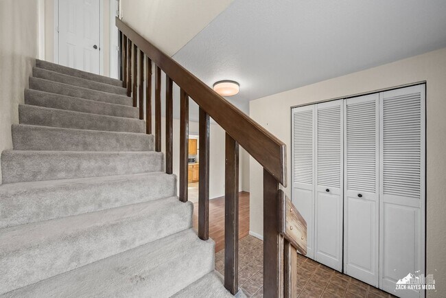 Building Photo - Towne East Single Family Home