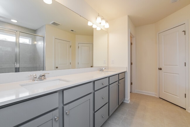 Main Bathroom - NightStar Village