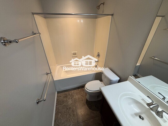 Building Photo - 1933 W Davis Rd