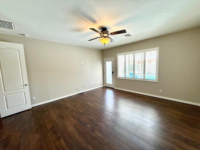 Building Photo - 17455 W Meadow Ln