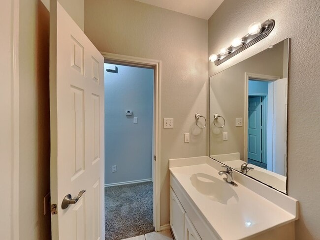 Building Photo - Cozy Home in Summer Creek Ranch! This is a...