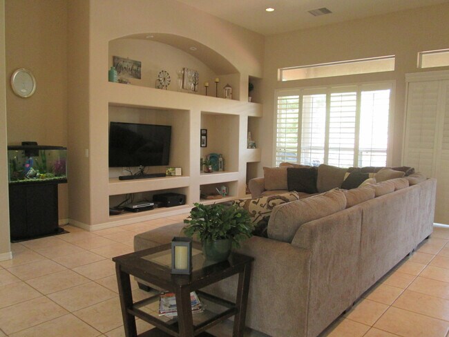 Building Photo - 5745 E Sunset Point Dr