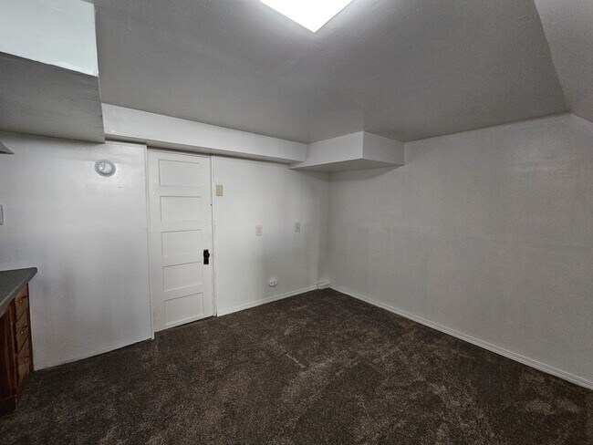 Building Photo - Spacious Home in the Slant Street Neighborhood