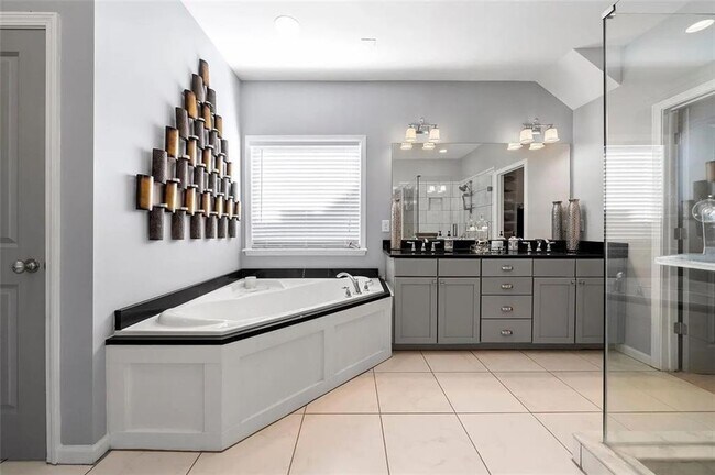 Building Photo - 3165 Oakdale Rd