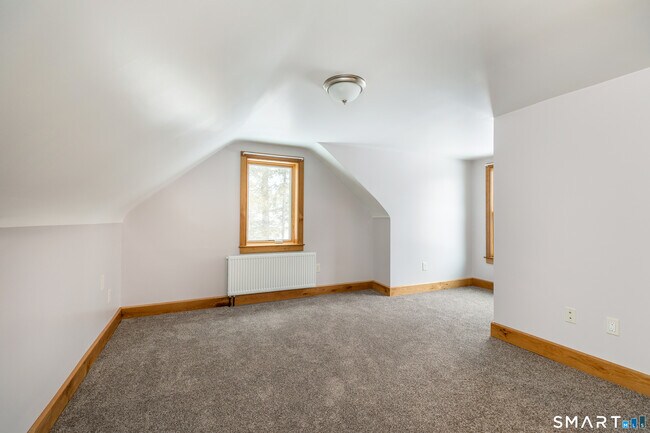 Building Photo - 14 Browns Ln