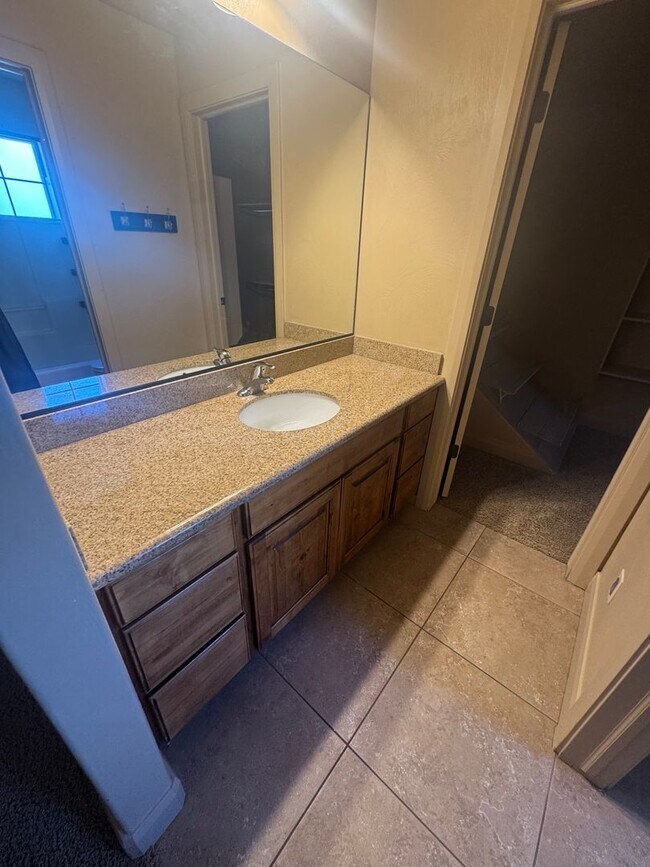 Building Photo - Millcreek Springs Townhome